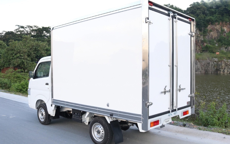 ngoại thất suzuki carry pro thùng kín