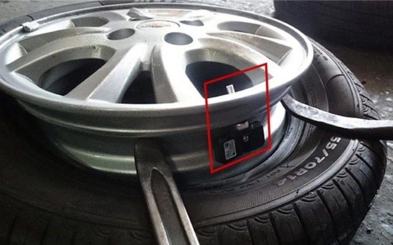 cảm biến áp suất lốp gắn trong 