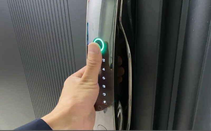 Cách cài đặt dấu vân tay chủ nhà 