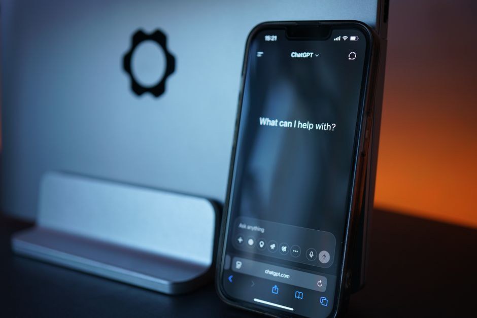 Chatbot AI bán hàng cho đại lý xe và máy móc: Tư vấn tự động, chốt đơn không cần gọi điện Đại lý xe tải dùng chatbot AI bán hàng tư vấn khách 24/7